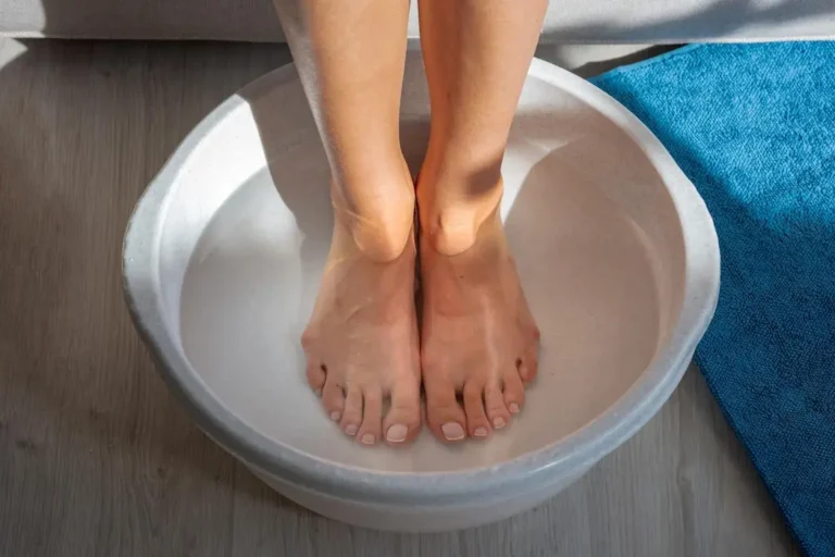 What are Benefits of Soaking Feet in Apple Cider Vinegar